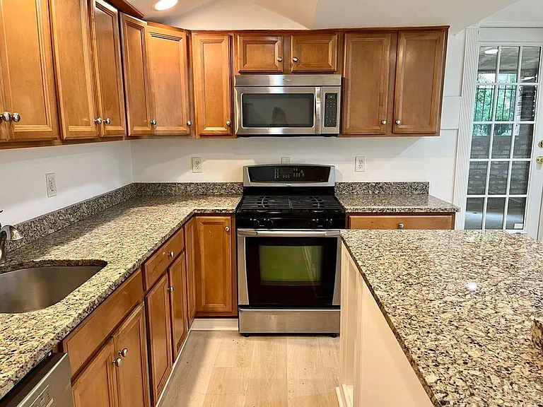 1631 Harvard St NW #B — Photo 3