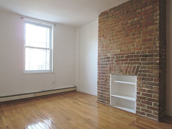 3rd image of 136 Quincy St #2