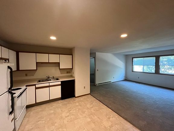 3rd image of 2940 Carrousel Ln #3