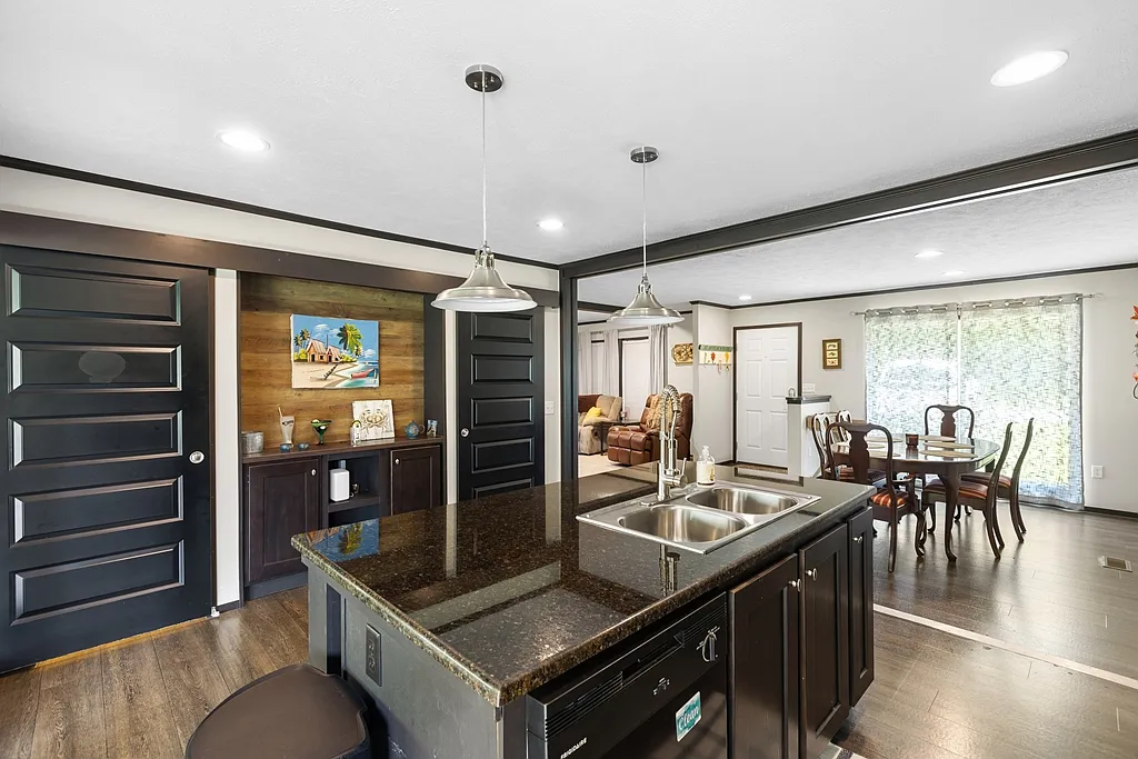 3 bed, 2.5 bath, 1809 sqft, $2,500 — Photo 3