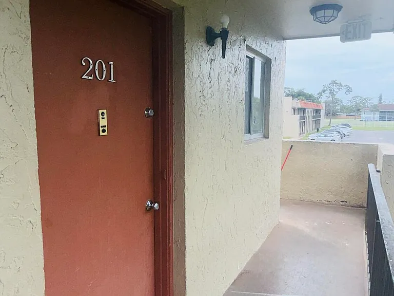 6106 Forest Hill Blvd #201 — Photo 21