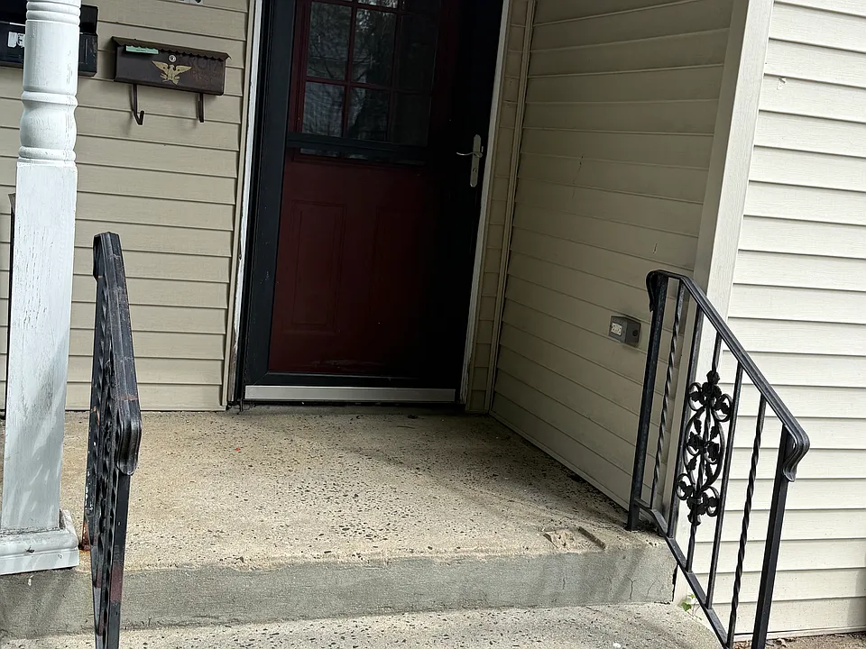 75 Le Grande Ave