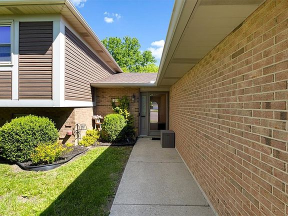 4th image of 707 Clear Brooke Ct