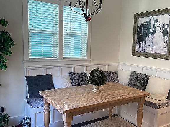Breakfast nook banquette