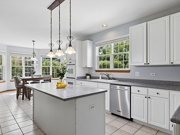 3rd image of 1674 Rolling Hills Dr