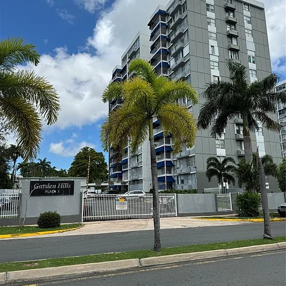 GARDEN HILLS PLAZA I Luis Vigoreaux Avenue #105 — Photo 1