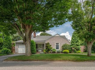 27 Marion Rd, Amityville, NY 11701