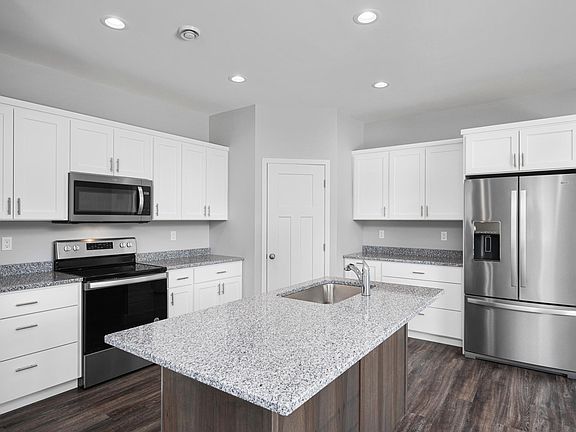 4th image of 646 Columbia Ct