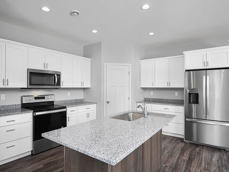 646 Columbia Ct — Photo 4