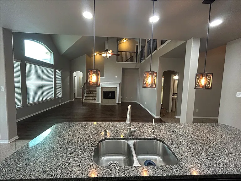 7936 Lake Commons Dr — Photo 12