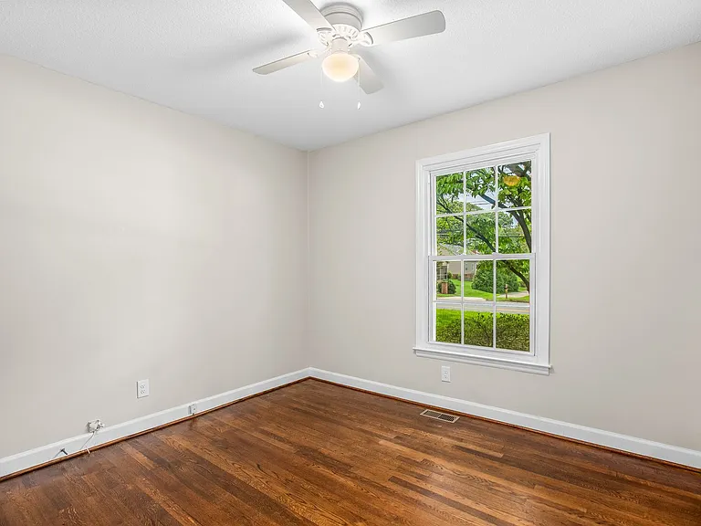 701 N Peace Haven Rd — Photo 18