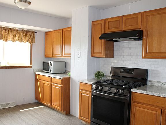 4th image of 418 W Hillcrest Dr