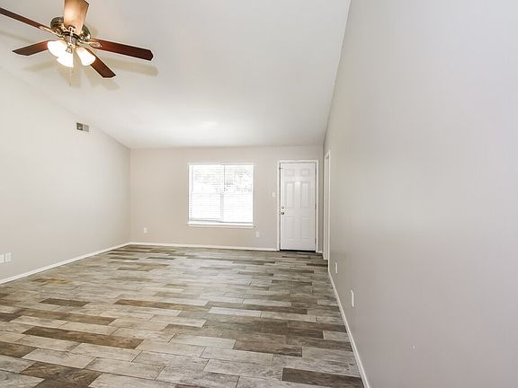 4th image of 2622 Waverly Dr