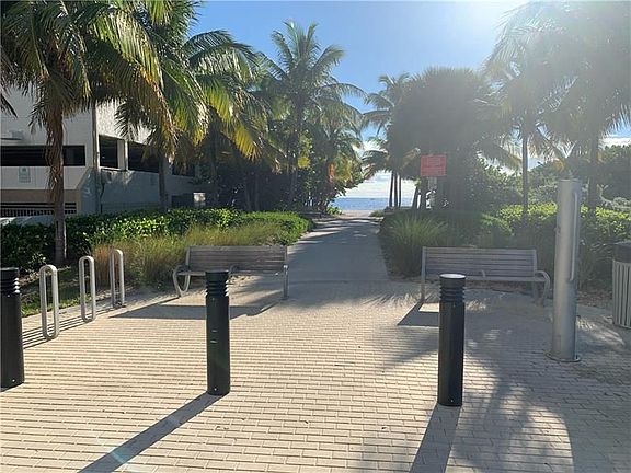 5th image of 301 S Ocean Blvd