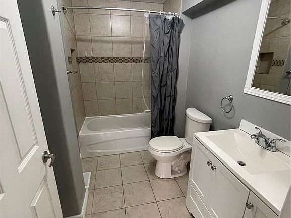 4th image of 2656 Clemenceau Blvd