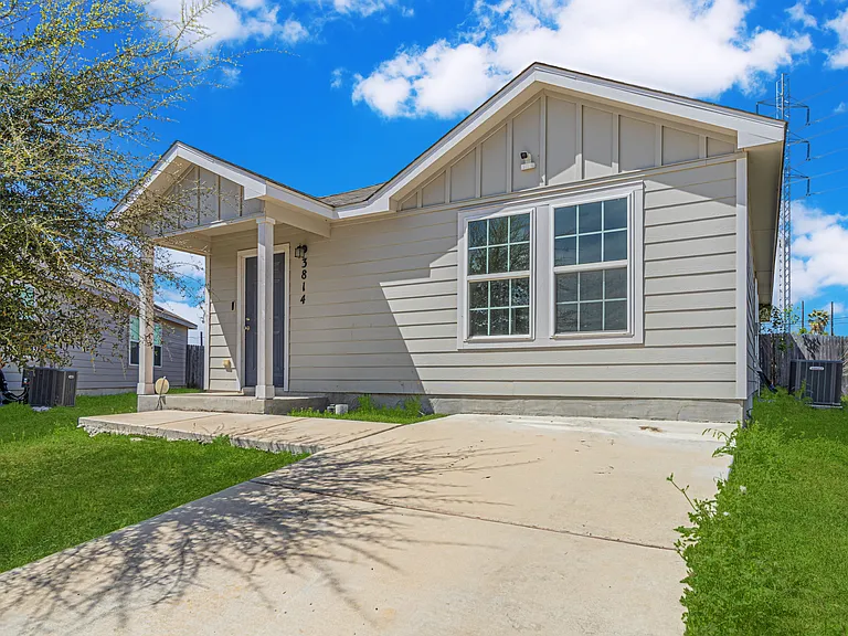 3814 Pickles Way — Photo 1
