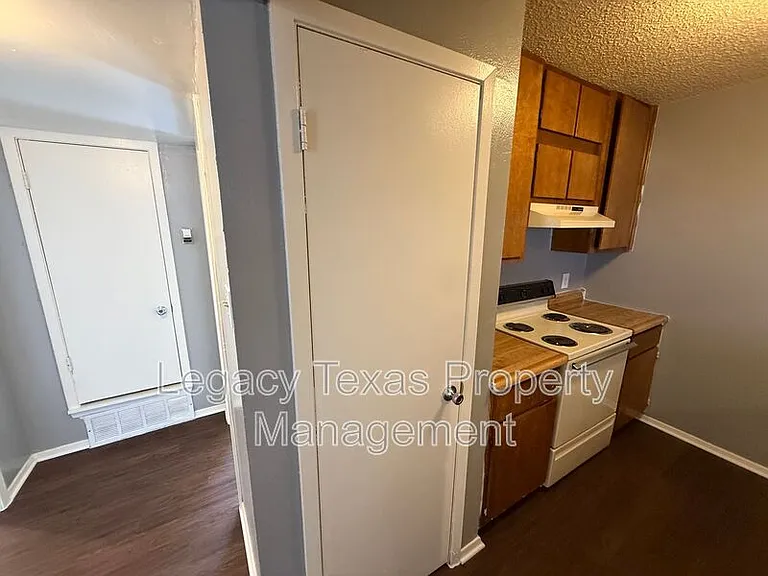 1714 Short St #A — Photo 5
