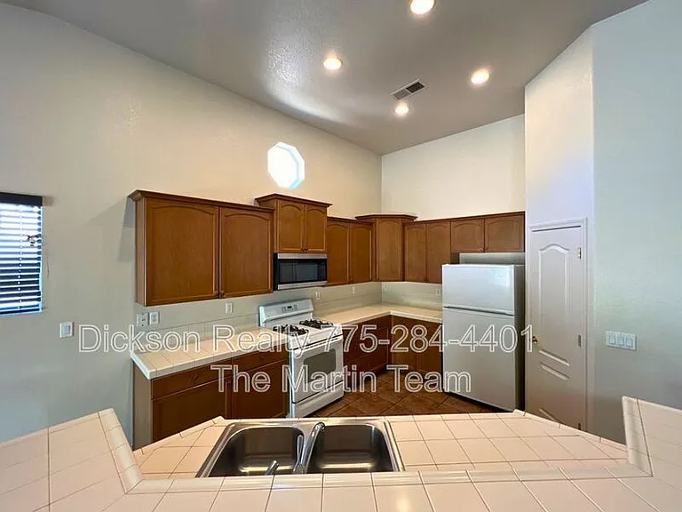 7169 Beacon Dr — Photo 4