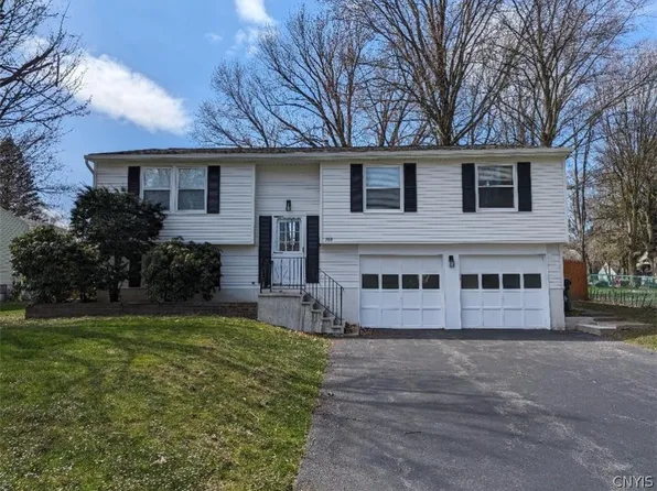 208 Herman Dr, North Syracuse, NY 13212