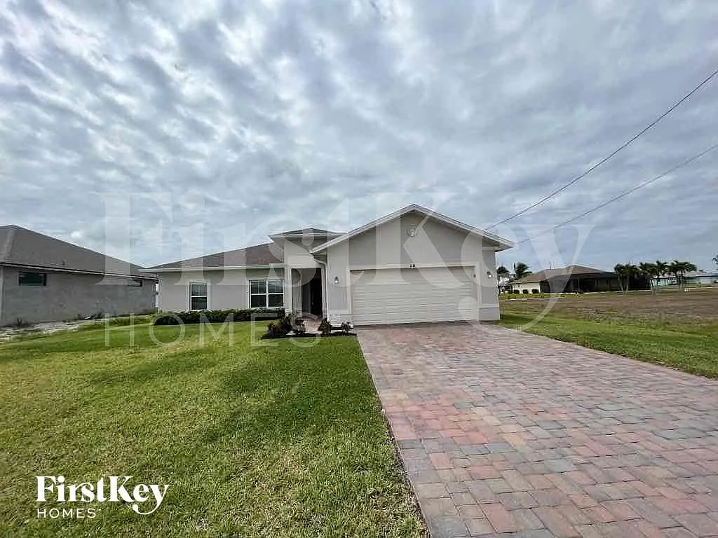 4 bed, 2.0 bath, 1805 sqft, $2,280 — Photo 1