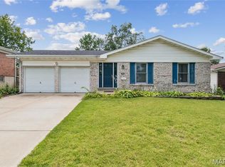 2700 Delaware Dr, Florissant, MO 63033