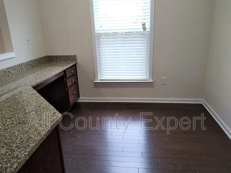 635 Glenish Ct — Photo 26