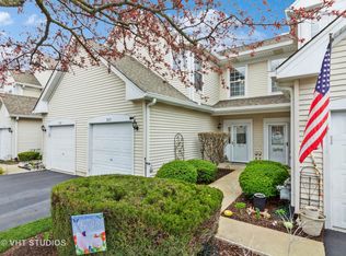 305 Oxford Ct, Oswego, IL 60543