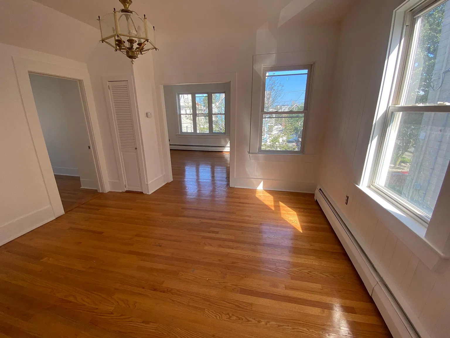 7 bed, 2000 sqft, $5,700 — Photo 4