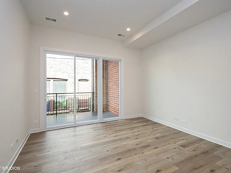 621 W. Belmont — Photo 12