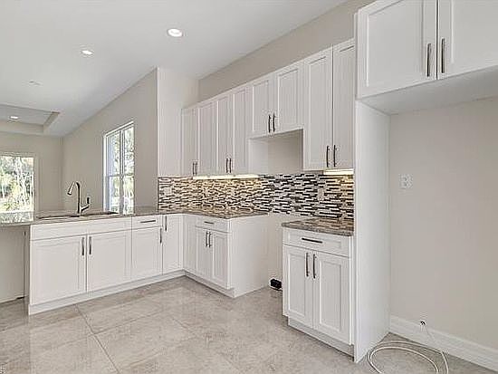 4th image of 2769 Linda Dr