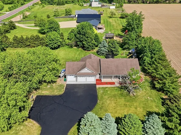 545 Kreuziger Rd, Roberts, WI 54023