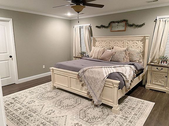 2nd image of 841 Sunny Valley Ln