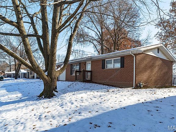 3rd image of 14 Wilson Park Dr