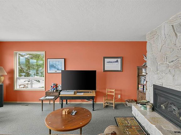 5th image of 2820 NE Lake Dr
