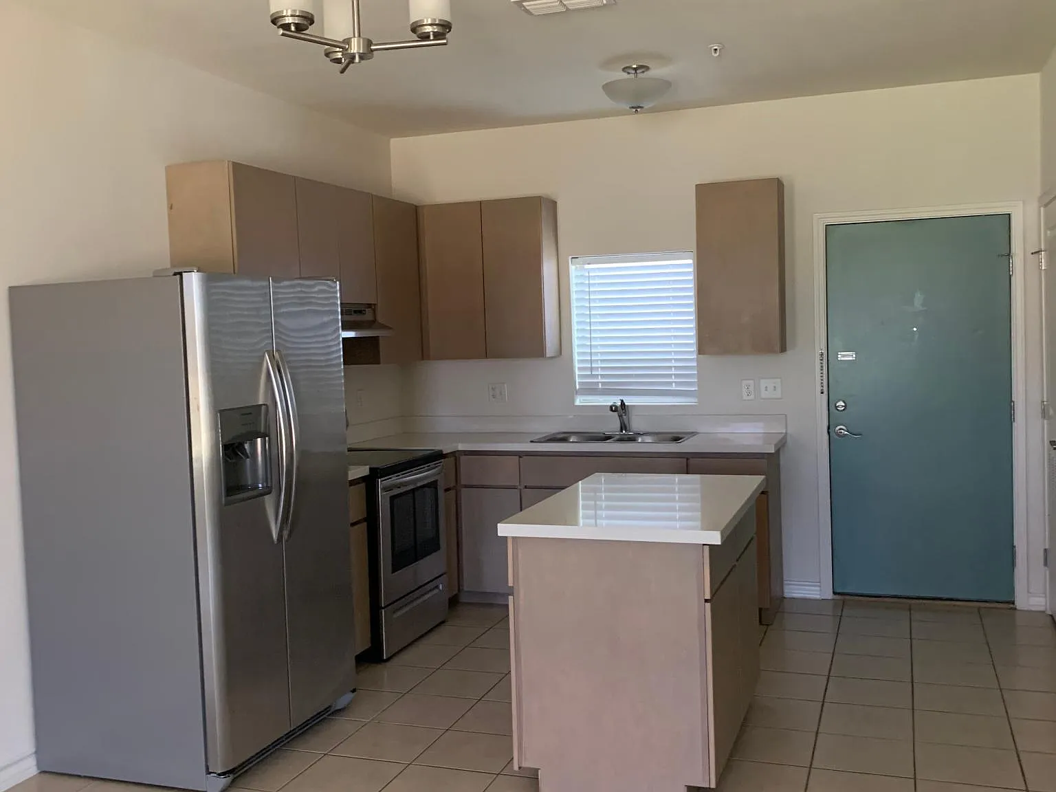 2 bed, 1000 sqft, $975 — Photo 1