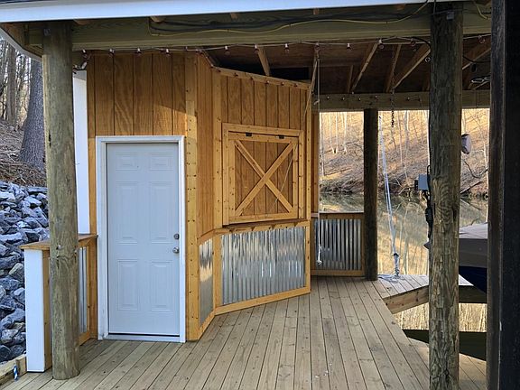 4th image of 385 Lakemount Dr