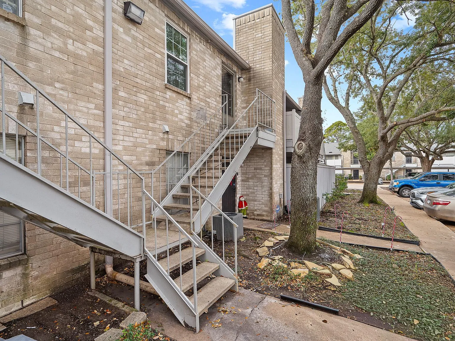 2 bed, 2.0 bath, 1014 sqft, $1,300 — Photo 3