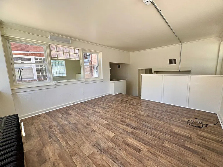 403 W James St — Photo 5