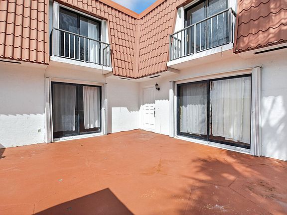 4th image of 1423 SW 28th Avenue #11 B