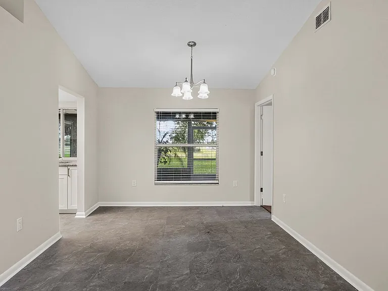 1201 Burlington Ct — Photo 12