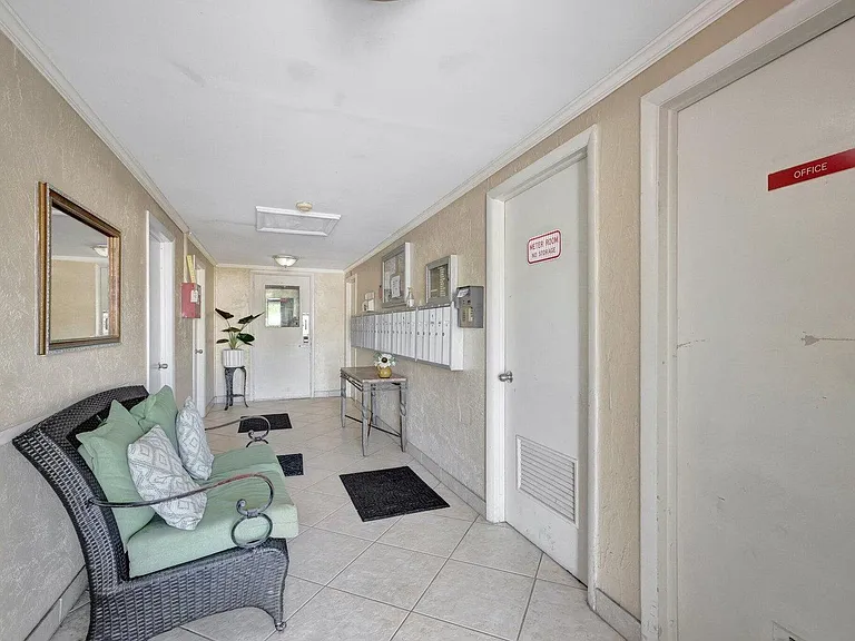 2400 NE 33rd Ave #211 — Photo 32