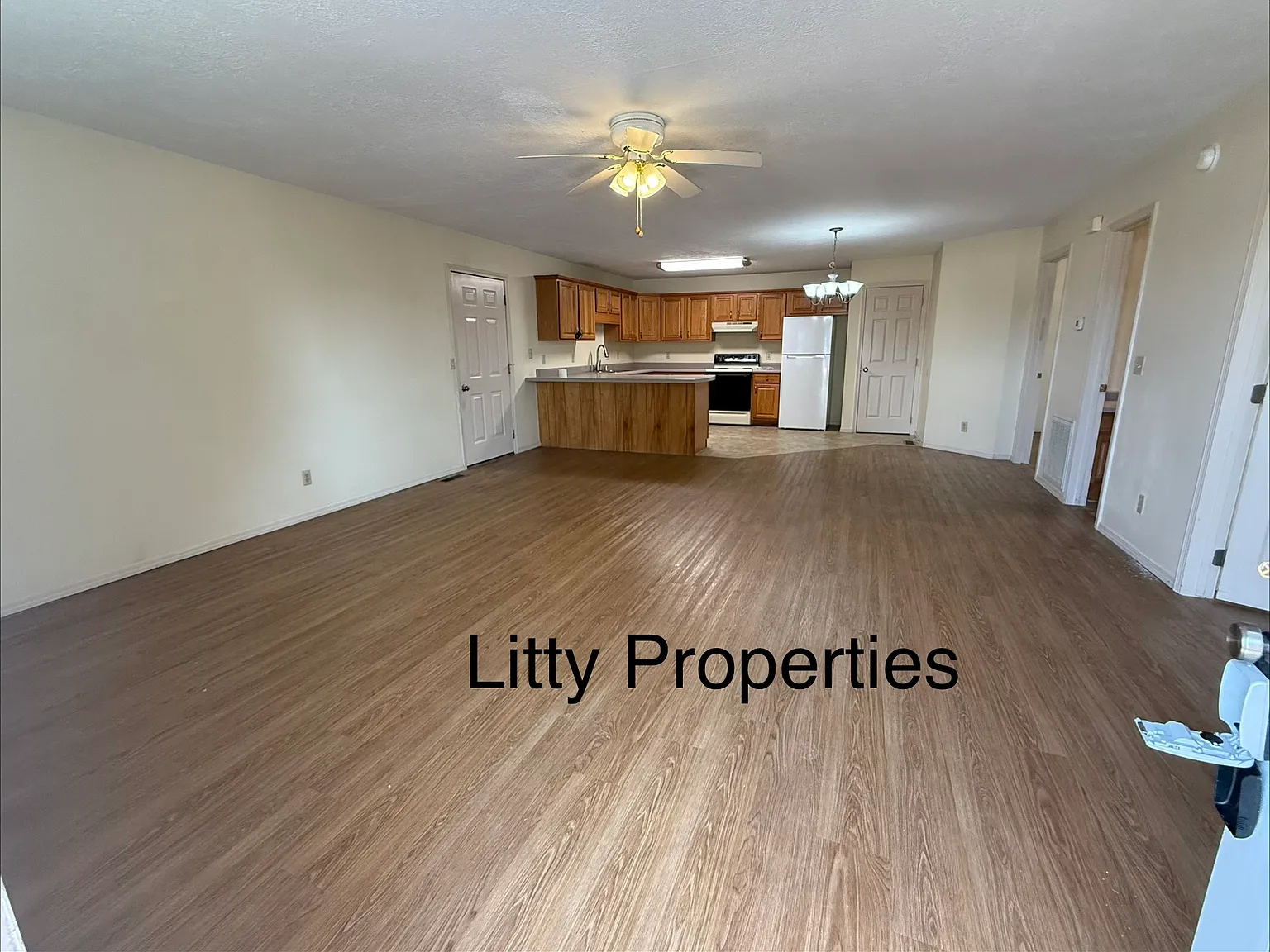 1507 Arena Dr — Photo 2