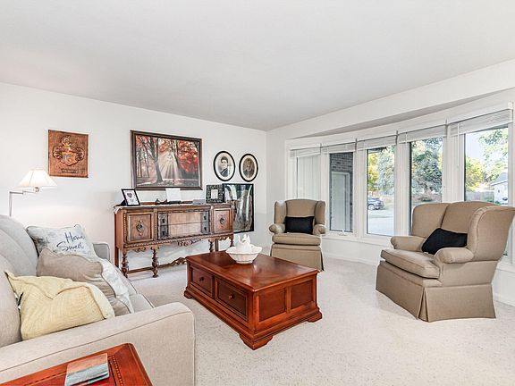 4th image of 8163 Greenridge Dr