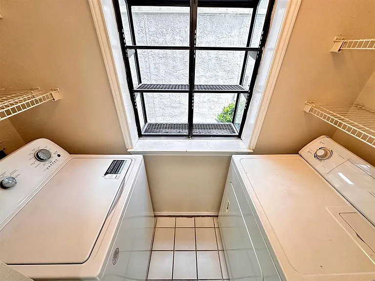 2215 Post Rd #1010 — Photo 9