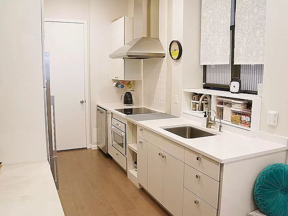 3rd image of 139 E 30th St APT 1B