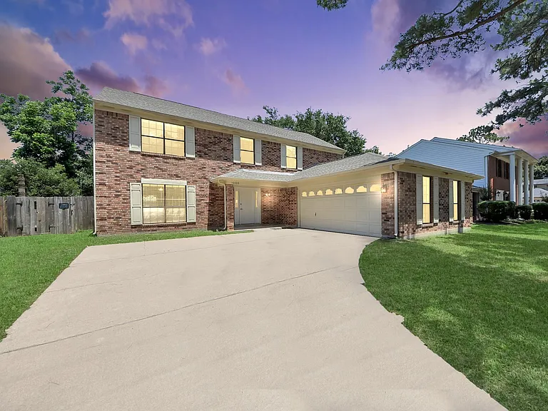 16006 Autumn Falls Ln — Photo 1
