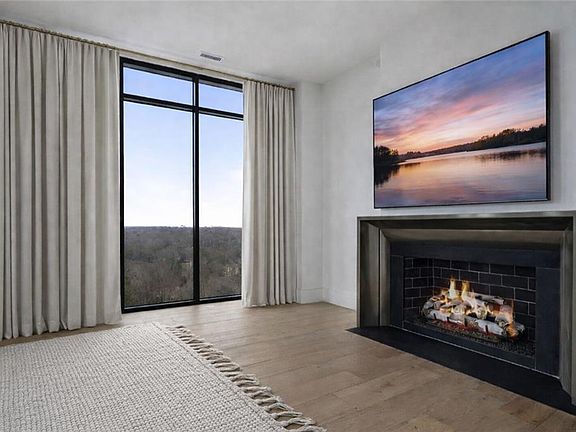 3rd image of 2425 Peachtree Rd #1806