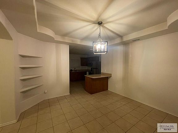 5th image of 1561 Res St