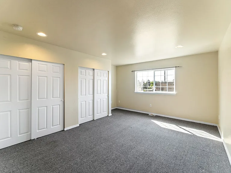 2016 S J St — Photo 14