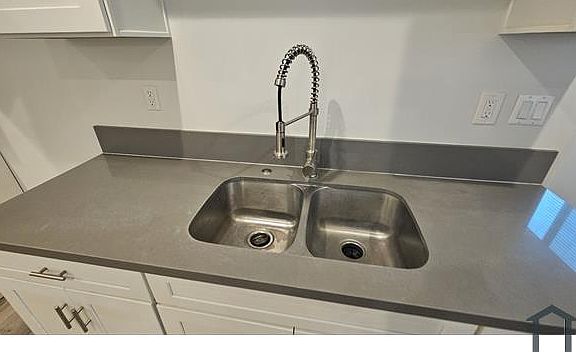 3rd image of 10960 Avalon Blvd #10962